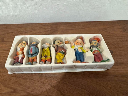 OLD WORLD FIGURES 6-Piece Figure Set