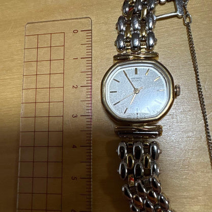 Showa Retro SEIKO Quartz Watch Silver/Gold 1421-5210