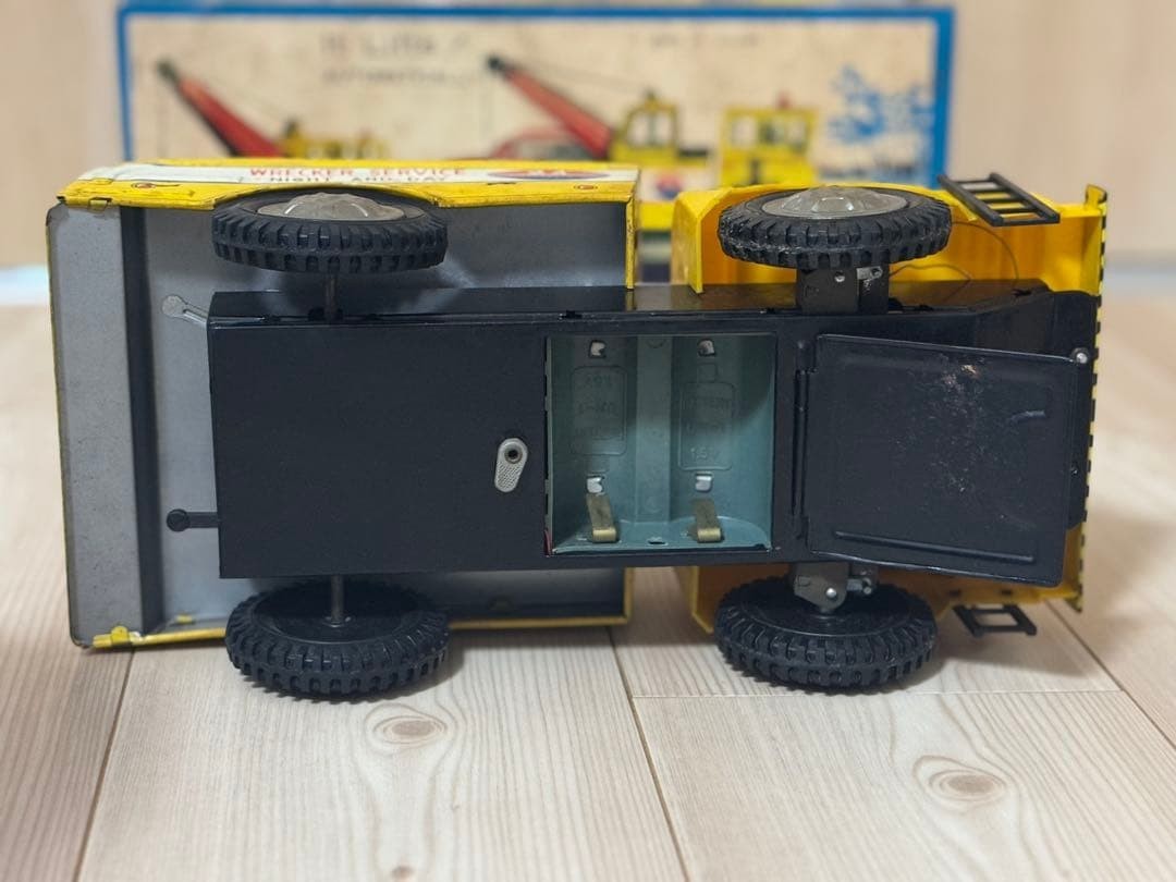 Bandai Wrecker Truck 8 SERIES WRECK TRUCK Battery-Operated with Box