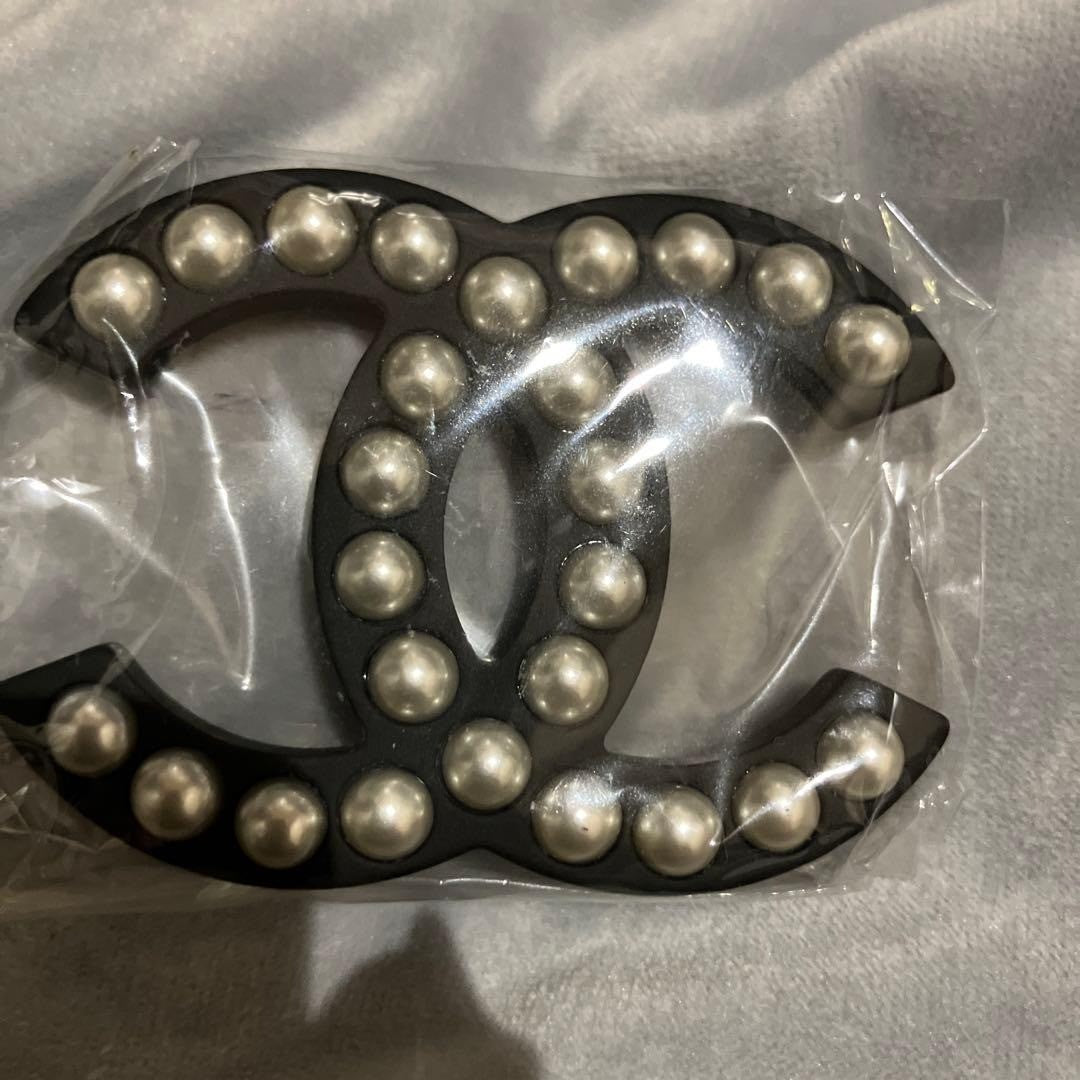 Chanel Brooch Pearl Black Celebrity Pendant 4.5x6.5cm Non-Resale