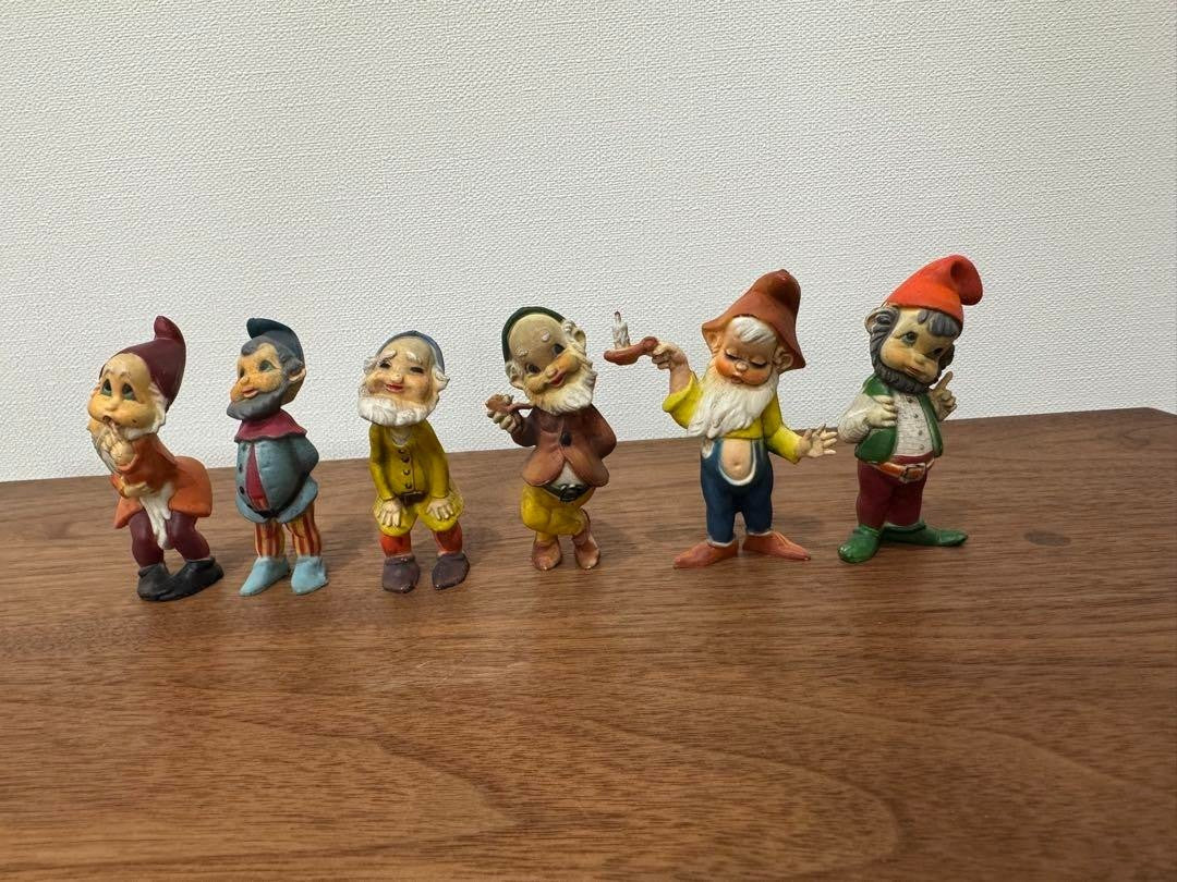 OLD WORLD FIGURES 6-Piece Figure Set