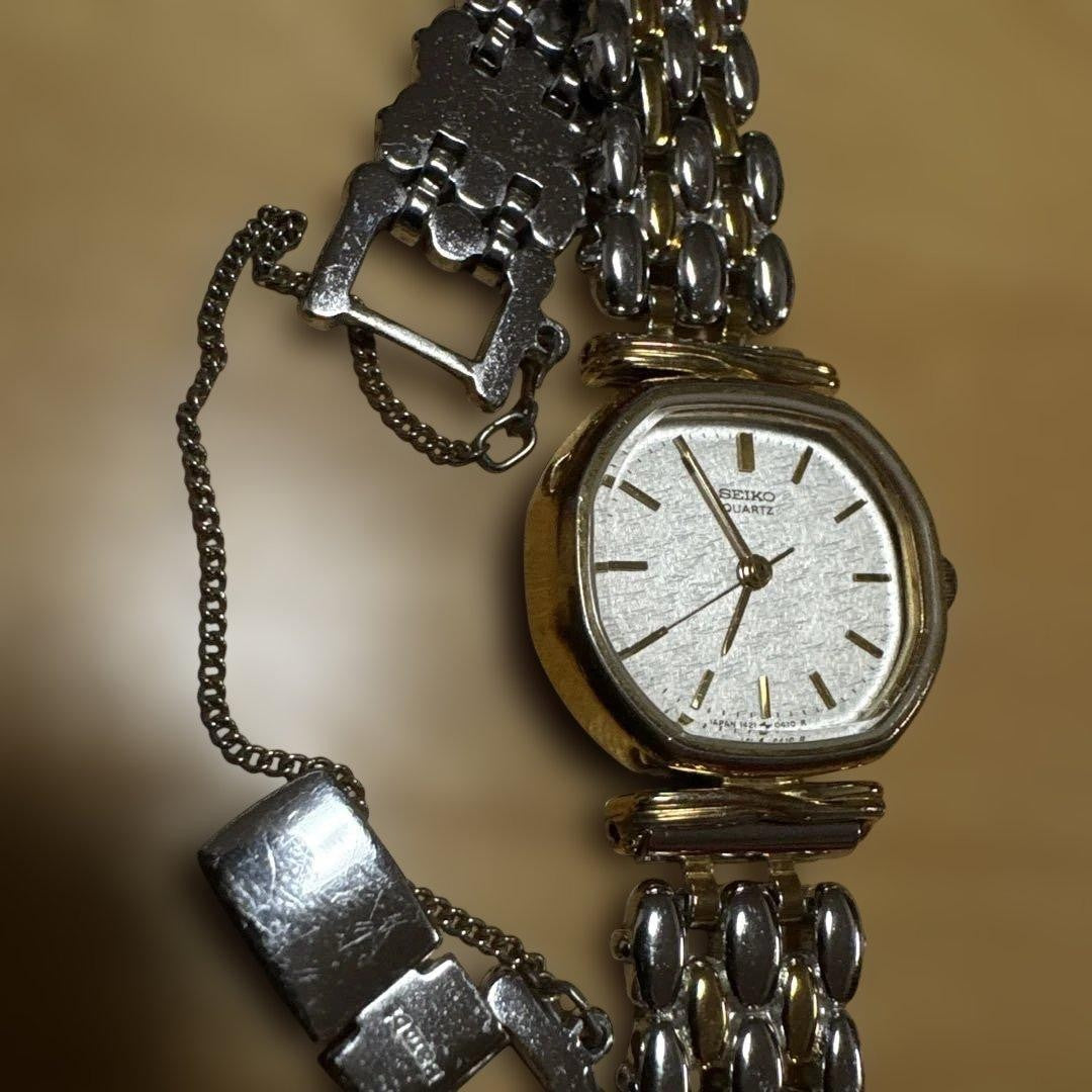 Showa Retro SEIKO Quartz Watch Silver/Gold 1421-5210