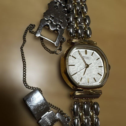Showa Retro SEIKO Quartz Watch Silver/Gold 1421-5210