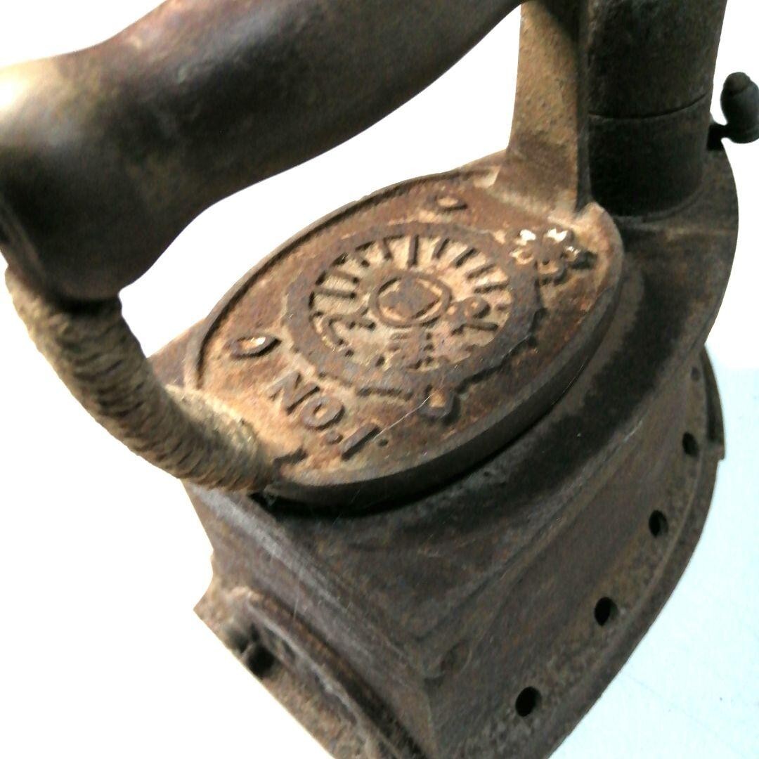 [Antique] Antique iron, interior, Showa Retro.