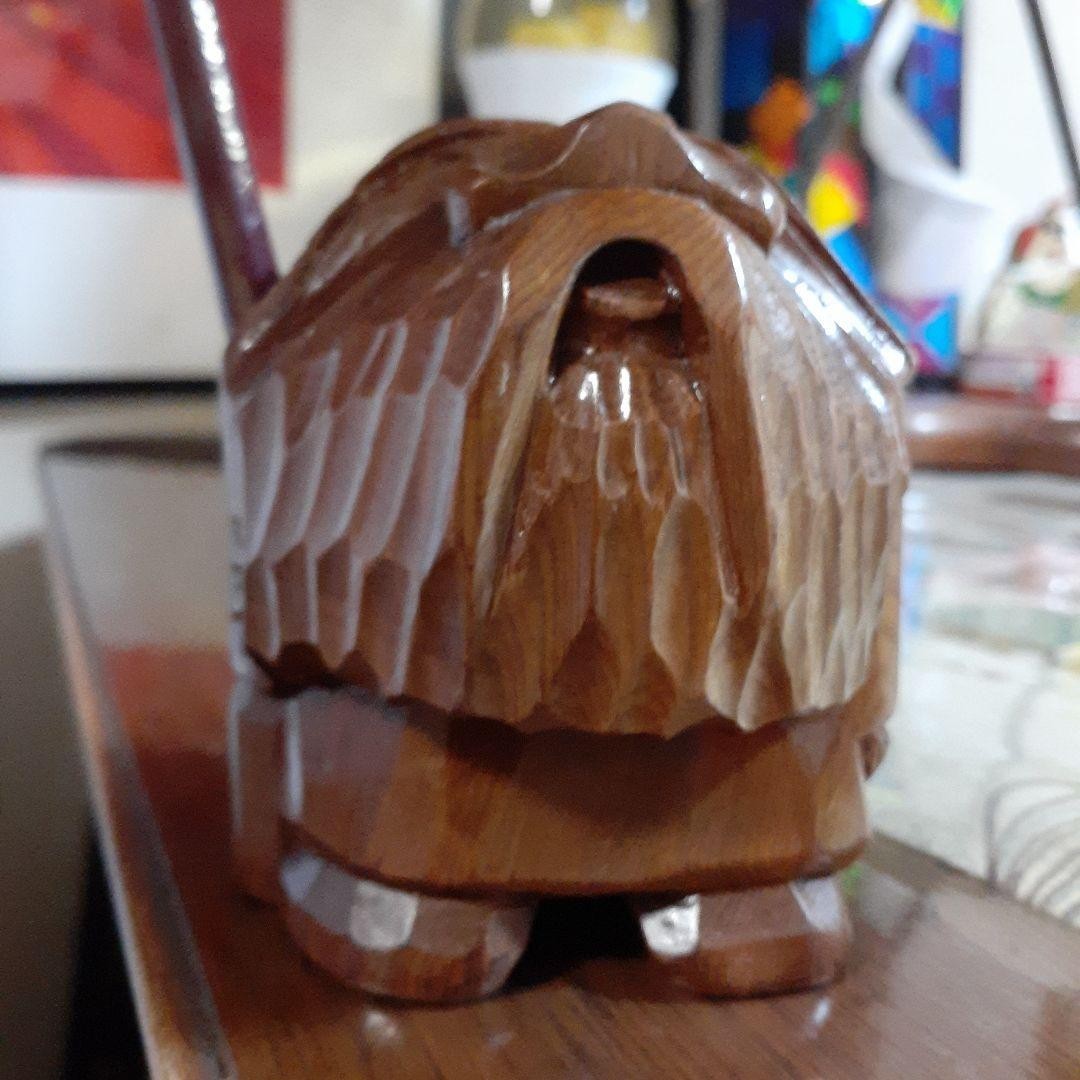 Mid-Century Wooden Carved Figurine: Upward-Facing Korobokkuru Ornament