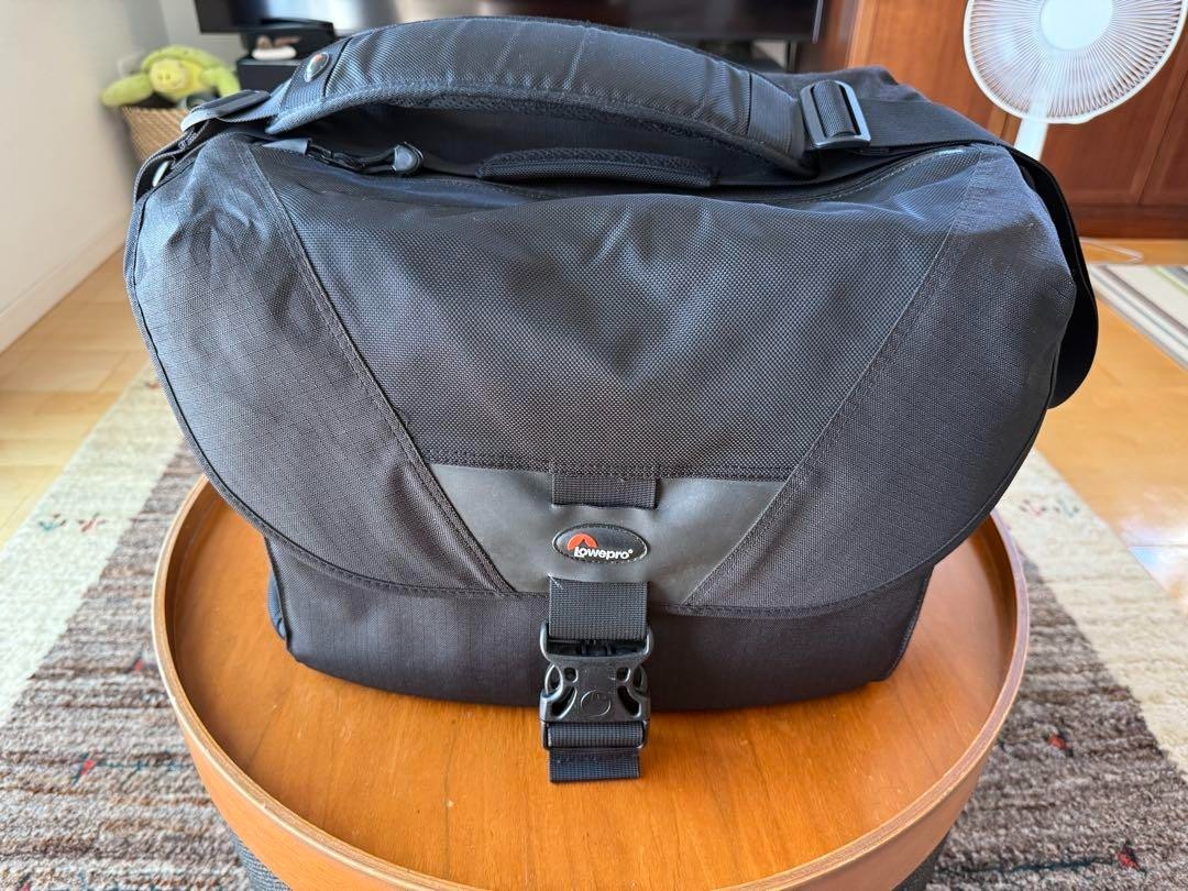 Lowepro Stealth Reporter 650 AW Camera Bag, Large, Multi-Compartment, Black