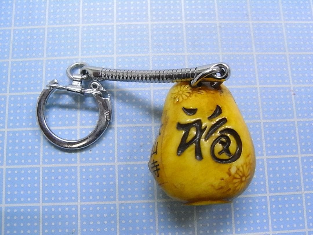 Showa Retro Bulging-Eyed Daruma Keychain