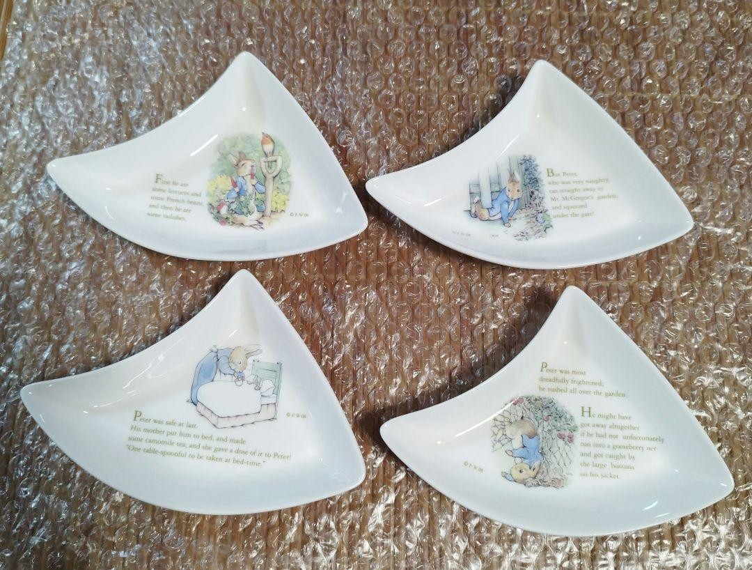 Peter Rabbit Collection Link Plate Diagostini 4-Piece Set, Used