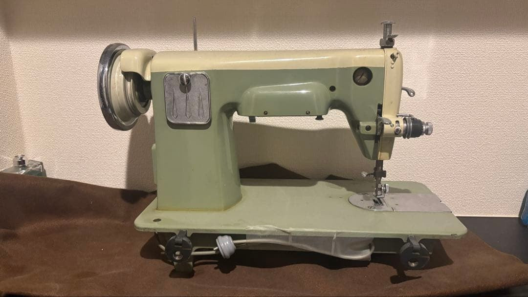 [For display] Retro sewing machine National