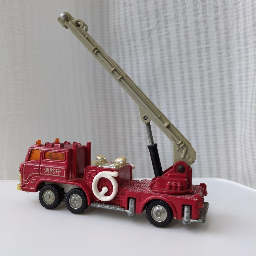 Rare Tomica Dandy Hino Snorkel Fire Truck 1/82 Scale Made in Japan