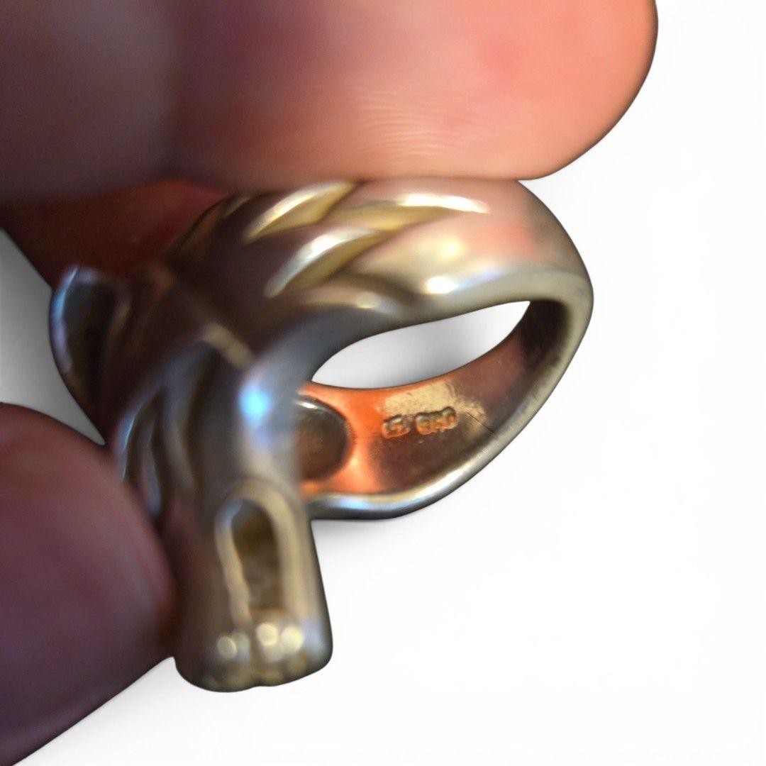 ALZUNI Wolf Ring, made of 950 sterling silver.