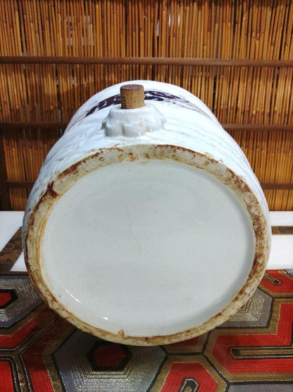 One-tonne barrel, porcelain sake barrel, window snow, Showa retro