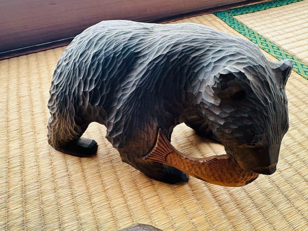 Set of two carved wooden bears