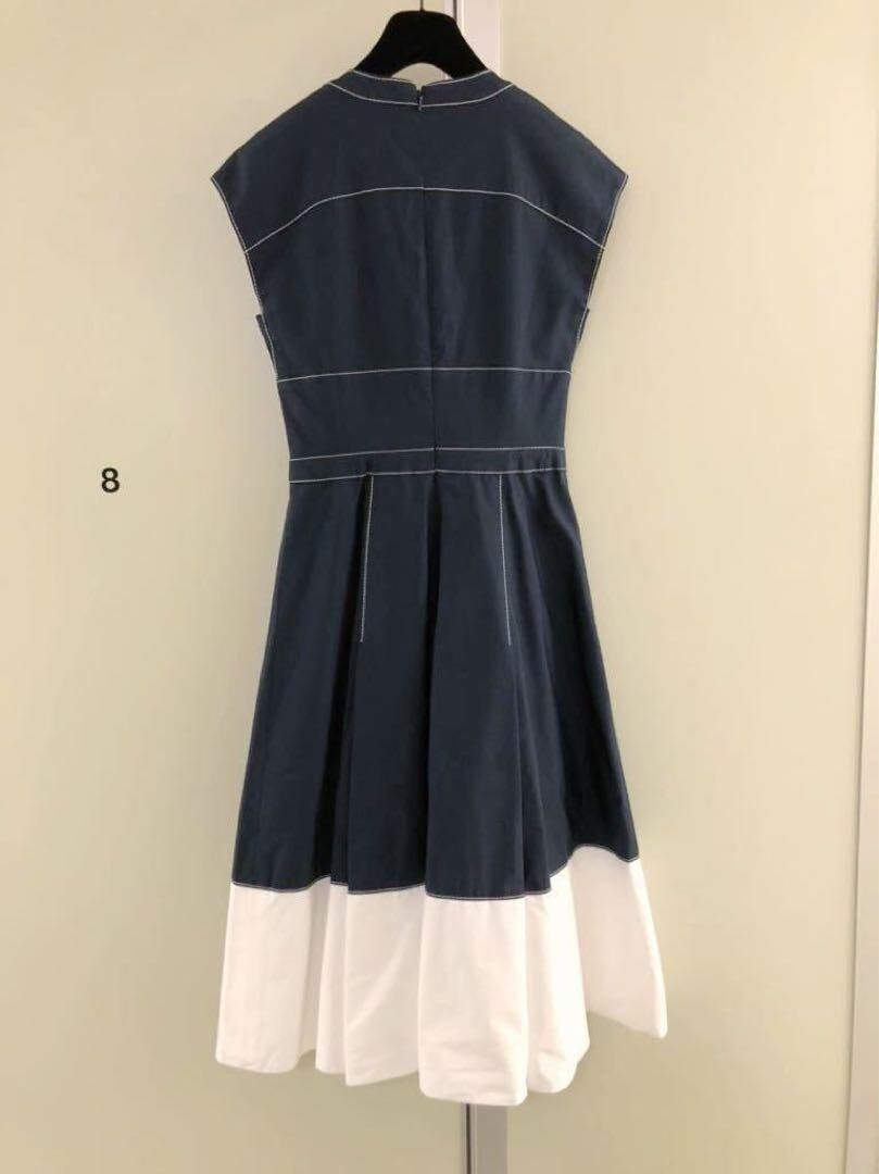 Carolina Herrera Navy White Sleeveless V-Neck Dress Size 2 Made in USA Rare Used