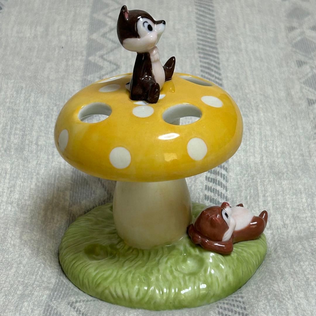 Disney Chip and Dale Mushroom Toothbrush Pen Stand Ceramic Collectible