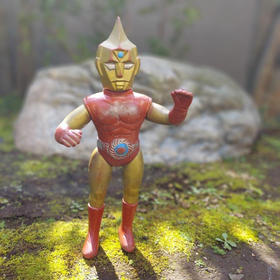 Spectrum Man: Retro Soul from Early Showa Era Sofubi by Masudaya PeePlo