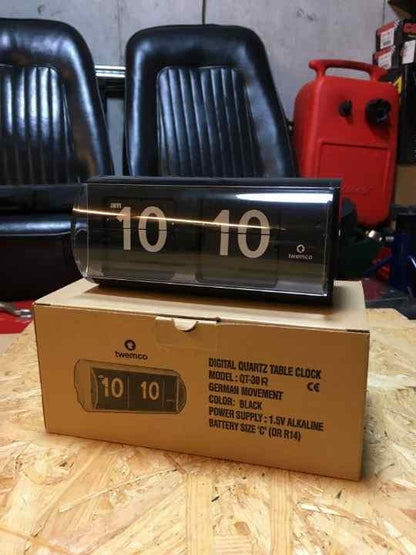 TWEMCO QT-30R Vintage Quartz Table Flip Clock 1.5V Alkaline Black With Box Used