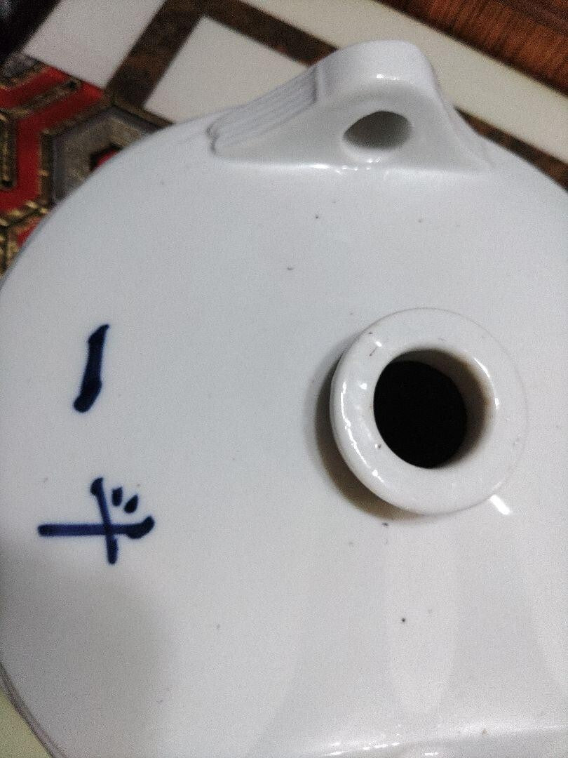 One-tonne barrel, porcelain sake barrel, window snow, Showa retro