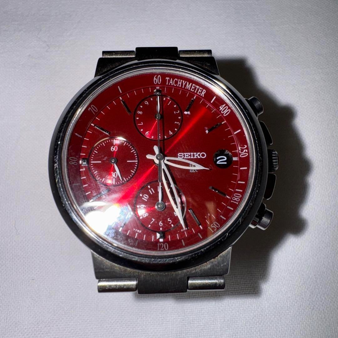 SEIKO LUKIA Red Dial Chronograph Quartz Watch Stainless Steel Unisex 35mm