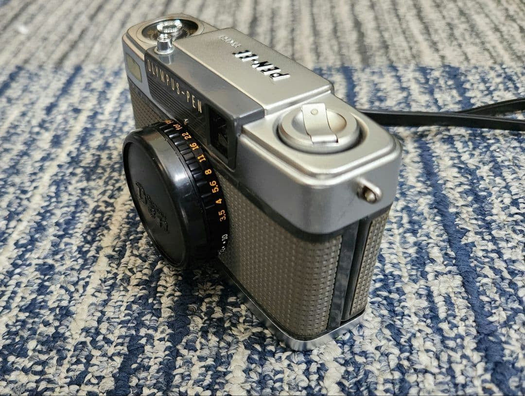 OLYMPUS PEN EE Compact Film Camera