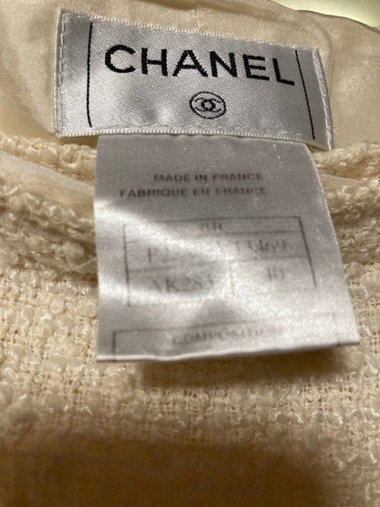 USED CHANEL TWEED SKIRT, SIZE 40, IVORY. ACCEPTABLE