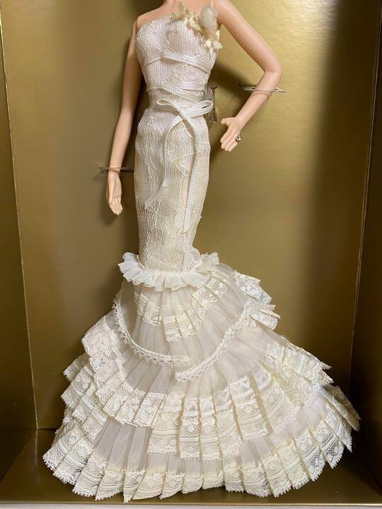 Barbie The Romanticist Vera Wang Bride Gold Label NRFB 8580pcs Limited Used