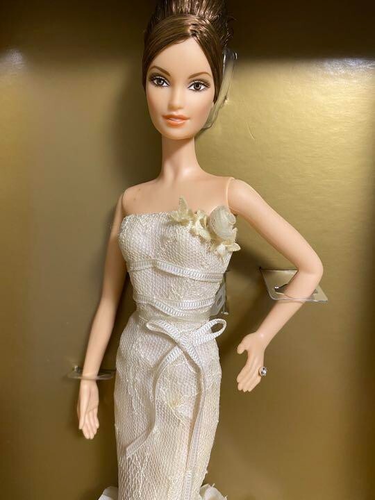 Barbie The Romanticist Vera Wang Bride Gold Label NRFB 8580pcs Limited Used