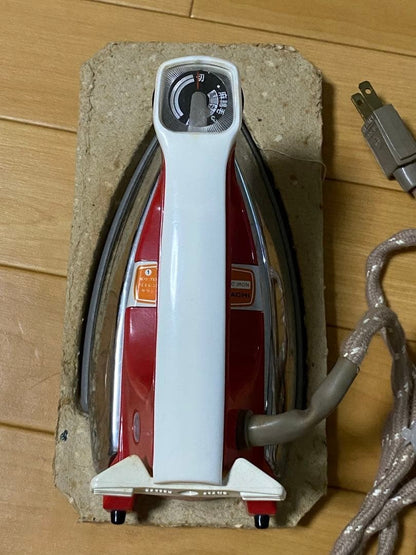 HITACHI Automatic Iron - A retro home appliance from the Showa era.