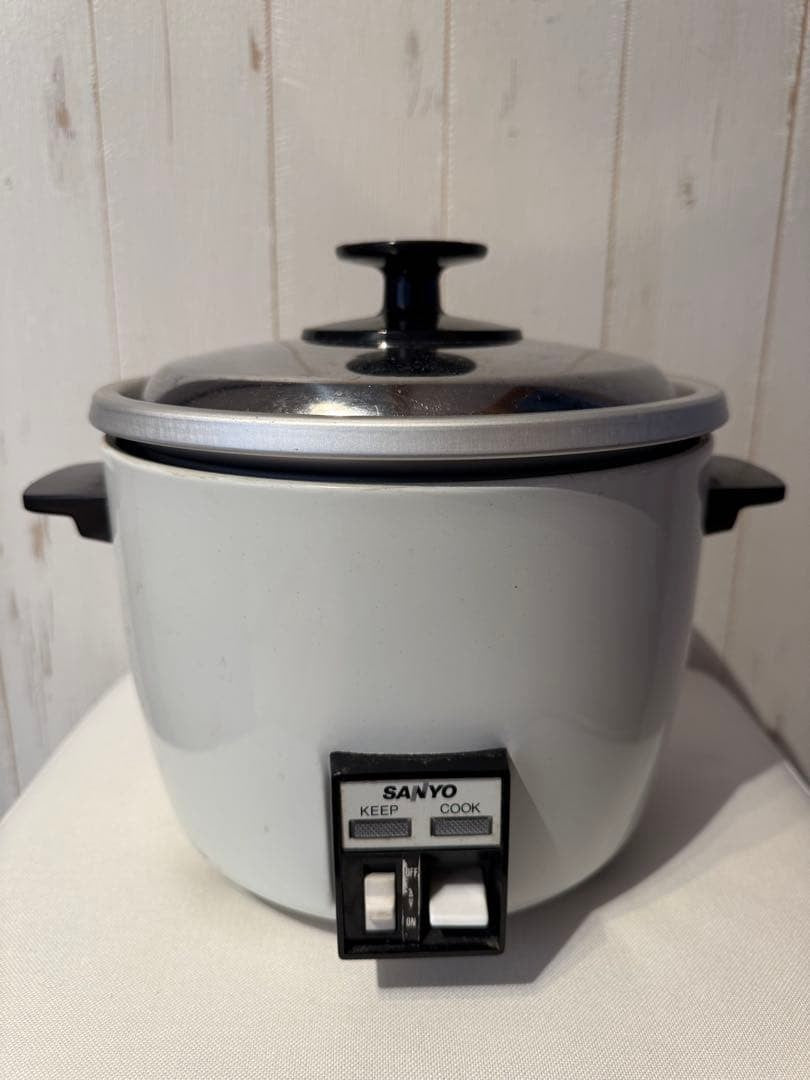 SANYO Rice Cooker, White, with Keep Warm and Cooking Functions