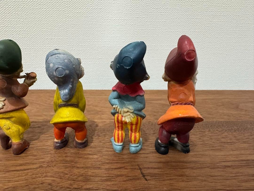 OLD WORLD FIGURES 6-Piece Figure Set
