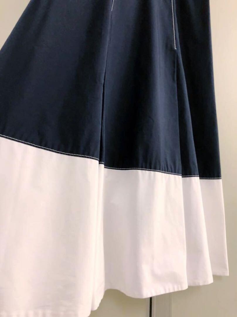 Carolina Herrera Navy White Sleeveless V-Neck Dress Size 2 Made in USA Rare Used