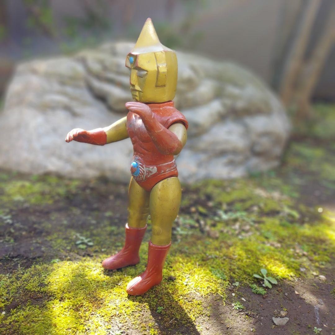 Spectrum Man: Retro Soul from Early Showa Era Sofubi by Masudaya PeePlo