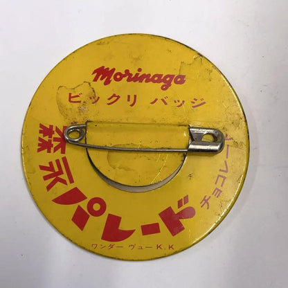 Showa retro Morinaga Disney Caramel, Morinaga Parade Chocolate, Bikkuri badge.