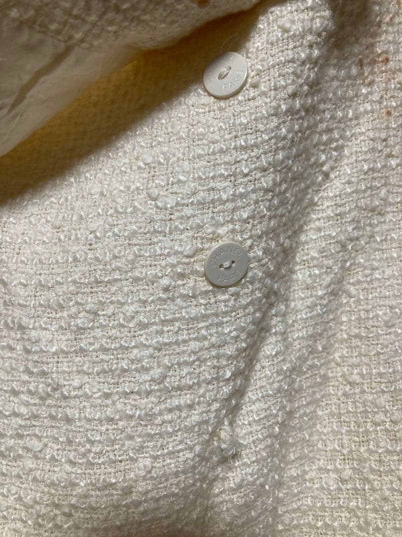 USED CHANEL TWEED SKIRT, SIZE 40, IVORY. ACCEPTABLE