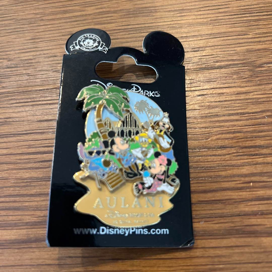 Disney Pin Badges Set Of 8